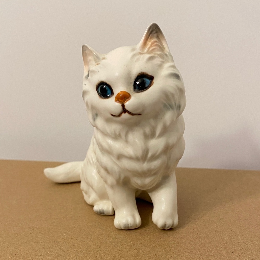 Vintage Norcrest White Cat Paw Raised Made in Japan Hand Painted